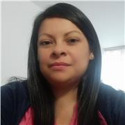 Profesora de Español imparte clase a niños de primaria y transición